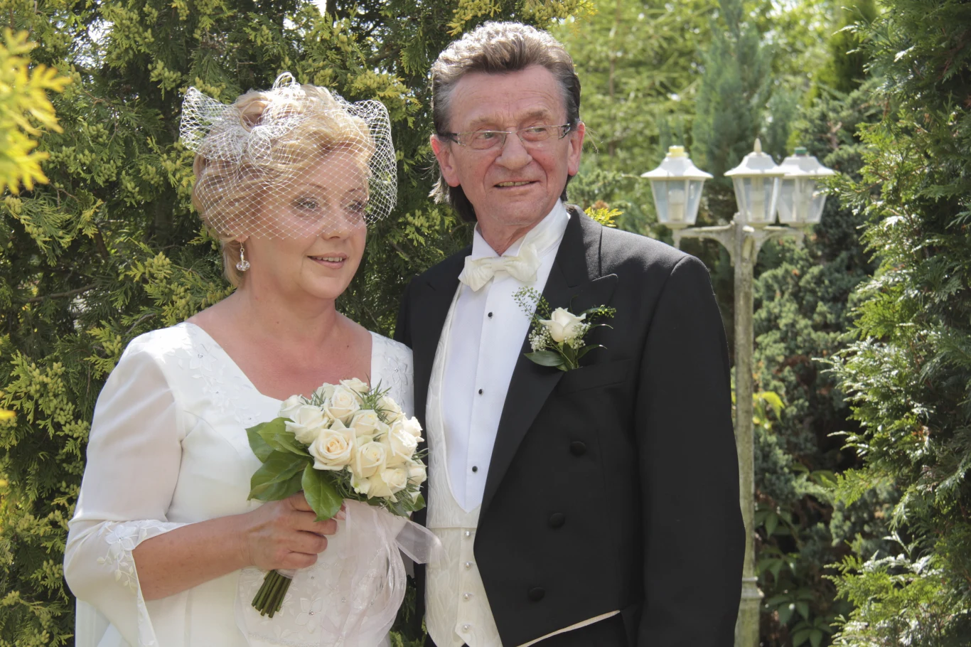 Z obecną żoną wziął ślub w 2011 roku (miał wtedy 65 lat). Poprzednia żona – Danuta – zmarła po ponad dwuletniej walce z rakiem (Poznakowski był z nią ponad 30 lat). Z obecną żoną wziął ślub w 2011 roku (miał wtedy 65 lat). Poprzednia żona – Danuta – zmarła po ponad dwuletniej walce z rakiem (Poznakowski był z nią ponad 30 lat).