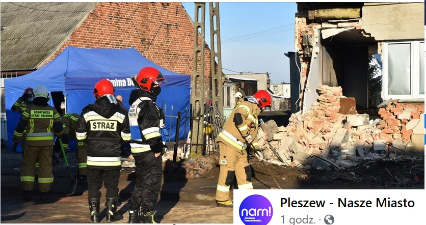 Samochód ciężarowy wjechał w dom; źródło: Pleszew - Nasze Miasto Samochód ciężarowy wjechał w dom; źródło: Pleszew - Nasze Miasto