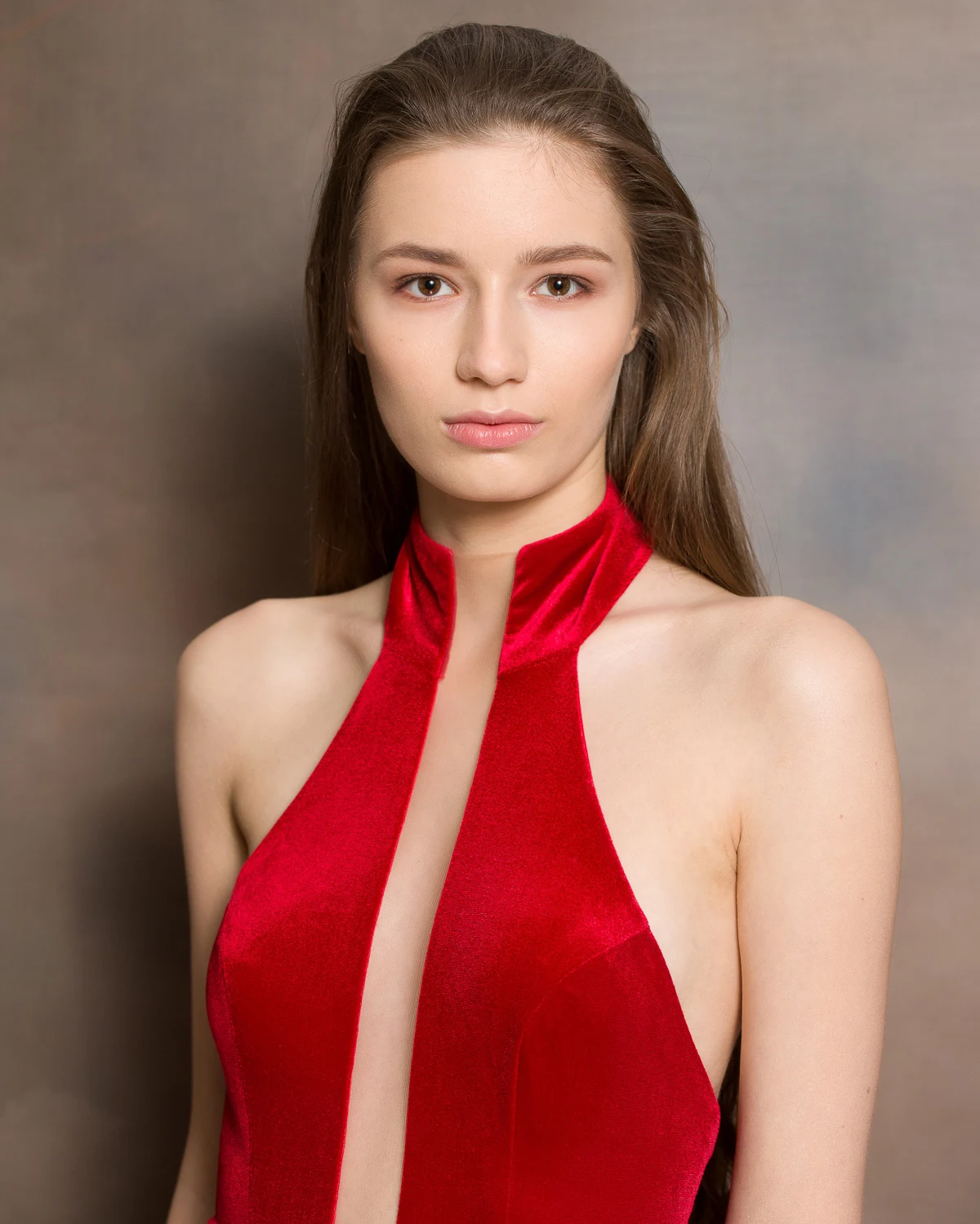 1. NINA AMPULSKA, Ostrołęka. Mam 18 lat. Uczę się w liceum plastycznym. Moją pasją są sztuki plastyczne, a w szczególności rysunek, malarstwo i grafika artystyczna. W przyszłości chciałabym studiować na Akademii Sztuk Pięknych. Marzę o pracy związanej z tworzeniem artystycznym, wystawianiu swoich prac w galeriach oraz sprzedaży własnych prac.
