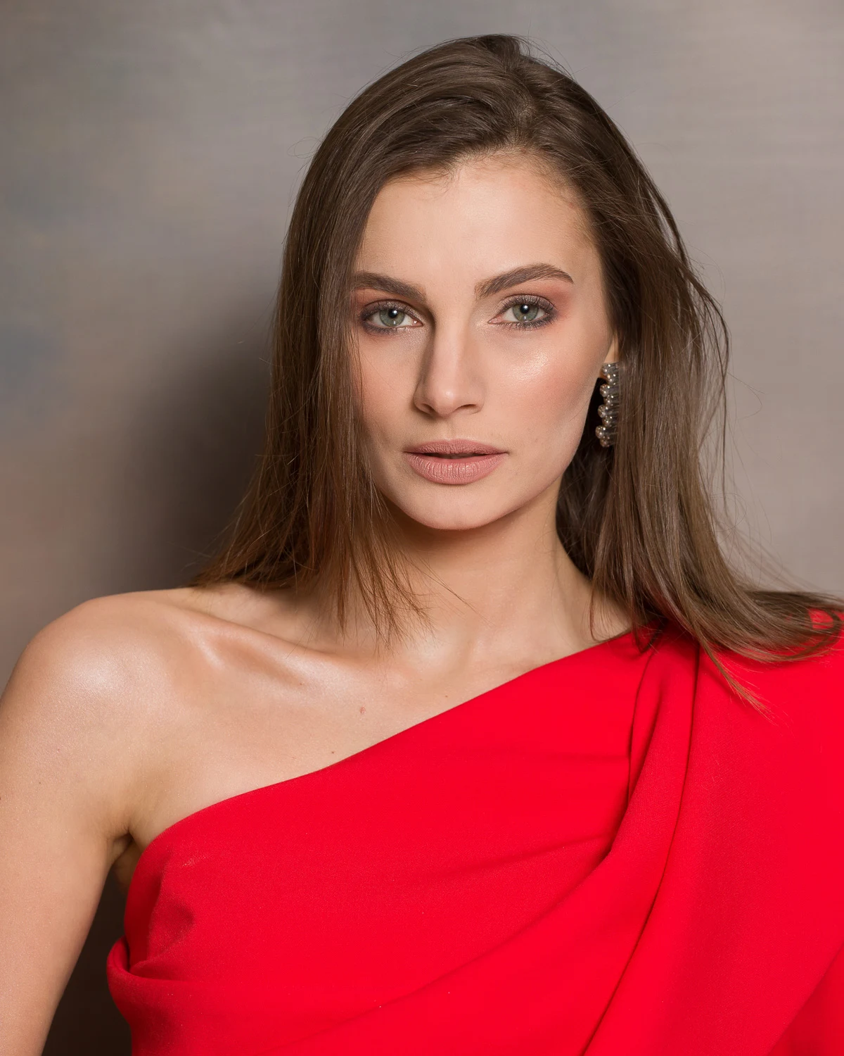 13. ŻANETA KOTARBA, Gdów. Mam 22 lata. Interesuję się szeroko pojętym zdrowym stylem życia, co zaprowadziło mnie na studia o kierunku dietetyka. Na co dzień jestem uśmiechniętą i pełną energii mieszkanką Krakowa. W wolnych chwilach oddaję się podróżom motocyklowym i muzyce.