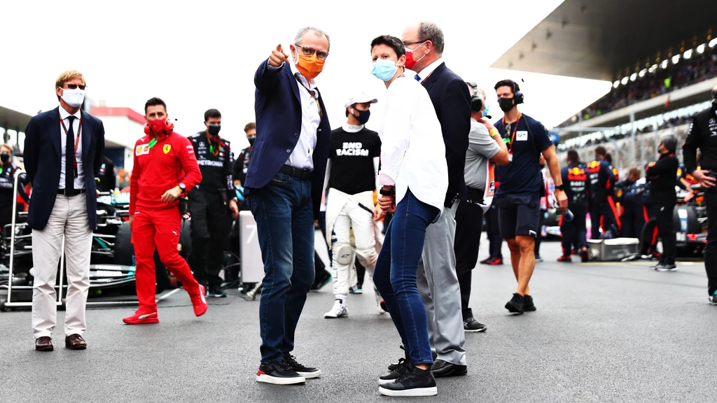 Stefano Domenicali wskazuje, że F1, mimo przeciwności, chce odbyć cały sezon Stefano Domenicali wskazuje, że F1, mimo przeciwności, chce odbyć cały sezon