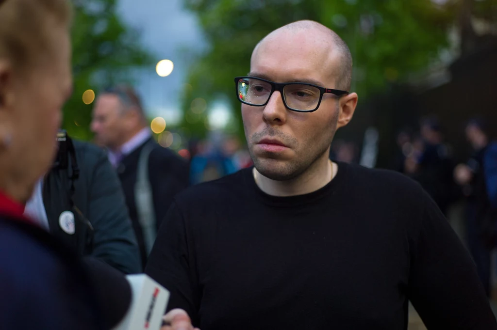 Miejsce 5. Marcin Rola, bloger, youtuber i komentator polityczny, zdobył 5. miejsce za stwierdzenie, że „na wirusy nie da się robić szczepionek”. Dowodów na nieprawdziwość tych słów nie trzeba daleko szukać. Mamy już przecież szczepionki przeciwko wirusom zapalenia wątroby typu A i B, odry, grypy, kleszczowego zapalenia mózgu, polio, świnki, różyczki czy brodawczaka ludzkiego. Co więcej, istnieje już szczepionka na koronawirusa. Miejsce 5. Marcin Rola, bloger, youtuber i komentator polityczny, zdobył 5. miejsce za stwierdzenie, że „na wirusy nie da się robić szczepionek”. Dowodów na nieprawdziwość tych słów nie trzeba daleko szukać. Mamy już przecież szczepionki przeciwko wirusom zapalenia wątroby typu A i B, odry, grypy, kleszczowego zapalenia mózgu, polio, świnki, różyczki czy brodawczaka ludzkiego. Co więcej, istnieje już szczepionka na koronawirusa.