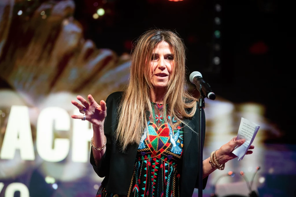 Miejsce 10. Katarzyna Lewko – popularna blogerka oraz autorka książek o zdrowym odżywianiu, znana też pod pseudonimem Pepsi Eliot, zajęła 10. miejsce za stwierdzenie, że „zakażenie jakimkolwiek koronawirusem, a nawet zwykłe przeziębienie, to zaburzenie równowagi lub rezerwy alkaicznej.” Jeszcze kilka lat temu blogerka przekonywała swoich czytelników, że wirusy nie istnieją i wymyślono je po to, by ludzie się szczepili. W 2020 roku zmieniła zdanie i przyznała, że wirusy jednak istnieją, przy okazji oskarżając je o wymyślone na potrzeby marketingowe zakwaszenie lub poważną chorobę, jaką jest kwasica. Miejsce 10. Katarzyna Lewko – popularna blogerka oraz autorka książek o zdrowym odżywianiu, znana też pod pseudonimem Pepsi Eliot, zajęła 10. miejsce za stwierdzenie, że „zakażenie jakimkolwiek koronawirusem, a nawet zwykłe przeziębienie, to zaburzenie równowagi lub rezerwy alkaicznej.” Jeszcze kilka lat temu blogerka przekonywała swoich czytelników, że wirusy nie istnieją i wymyślono je po to, by ludzie się szczepili. W 2020 roku zmieniła zdanie i przyznała, że wirusy jednak istnieją, przy okazji oskarżając je o wymyślone na potrzeby marketingowe zakwaszenie lub poważną chorobę, jaką jest kwasica.