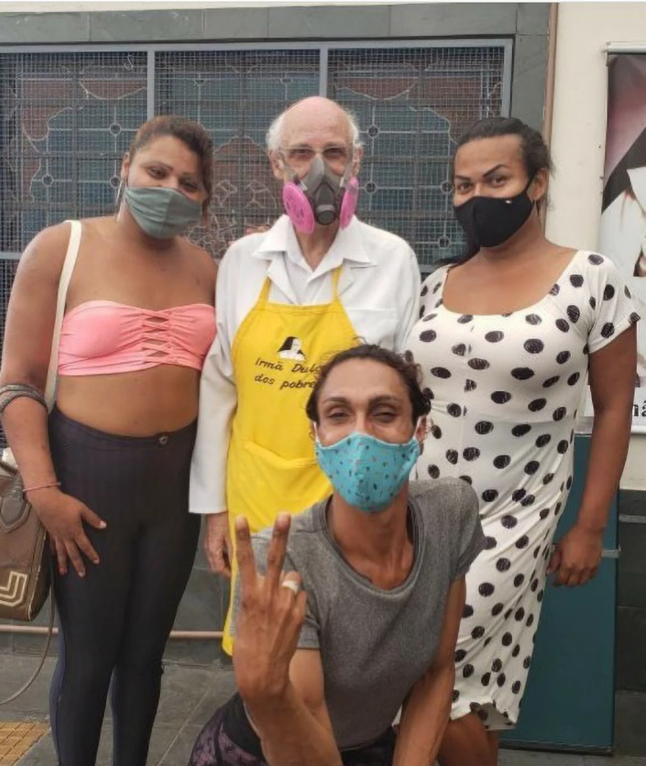Lancellotti jest od lat znany ze swojej pracy na rzecz bezdomnych w Mooca, dzielnicy Sao Paulo. 72-latek stał się niedawno celem ataków internetowych trolli ze względu na to, że broni mniejszości seksualne i biedotę w mieście. Lancellotti jest od lat znany ze swojej pracy na rzecz bezdomnych w Mooca, dzielnicy Sao Paulo. 72-latek stał się niedawno celem ataków internetowych trolli ze względu na to, że broni mniejszości seksualne i biedotę w mieście.