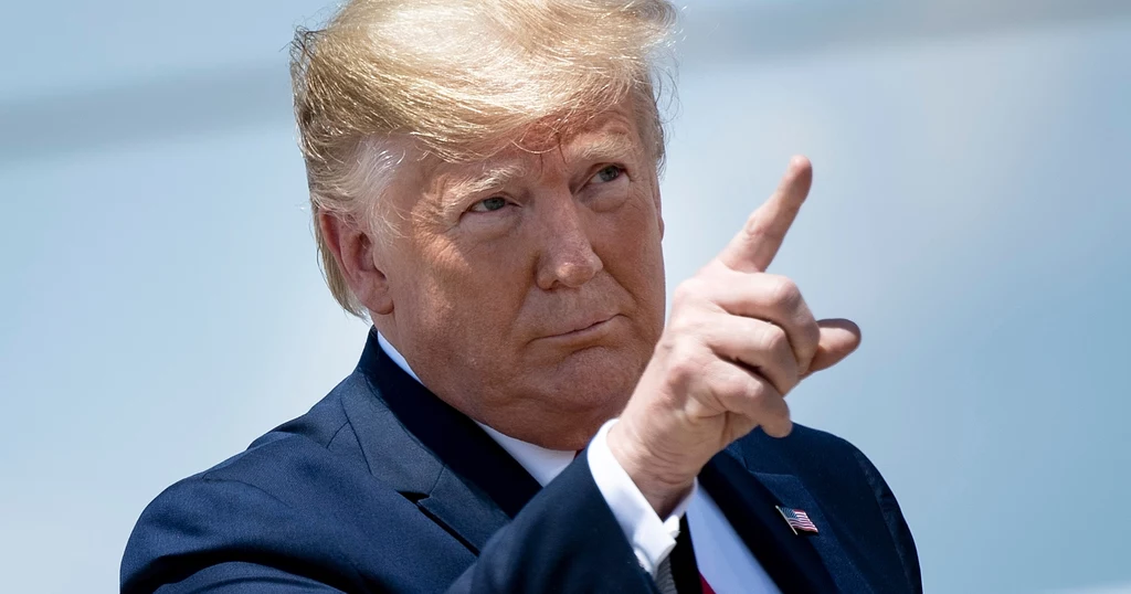 Powodem takiego stanu rzeczy jest jego nazwa na "ćwierkaczu" to po prostu "Trump". Ludzie myśleli zatem, że rozpoczynają obserwacje nowego konta polityka. Powodem takiego stanu rzeczy jest jego nazwa na "ćwierkaczu" to po prostu "Trump". Ludzie myśleli zatem, że rozpoczynają obserwacje nowego konta polityka.