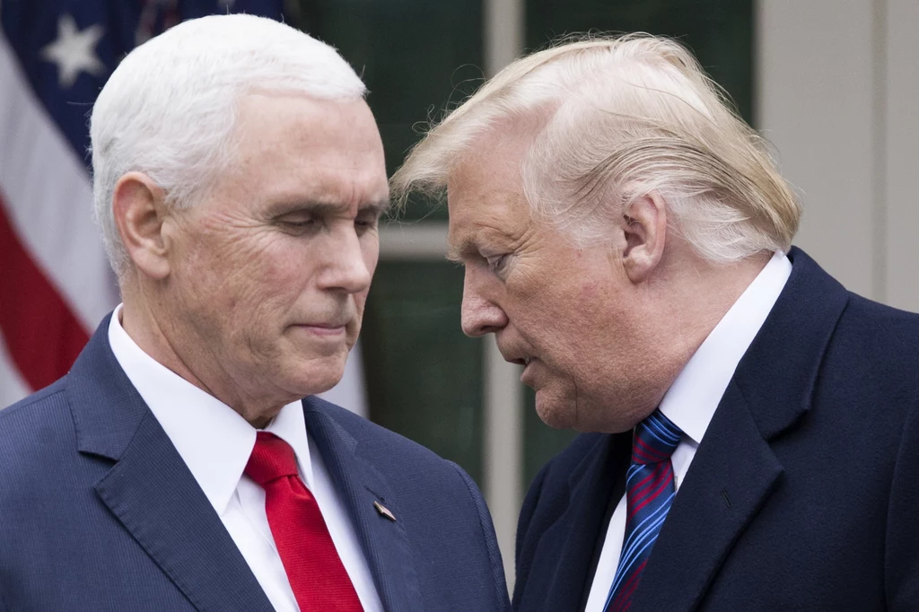 Mike Pence i Donald Trump na zdjęciu z 2019 roku