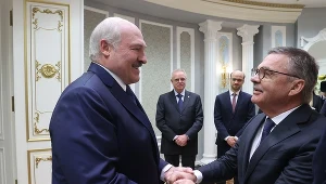 Aleksandr Łukaszenka (z lewej) i Rene Fasel