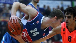 Karlo Vragović (z piłką)