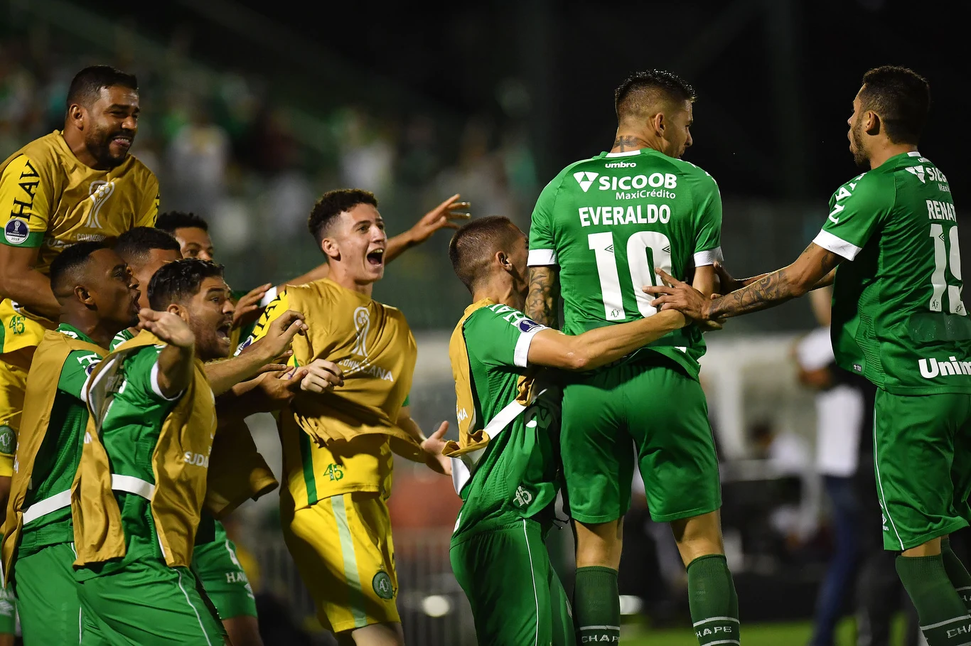 Radość piłkarzy Chapecoense Radość piłkarzy Chapecoense