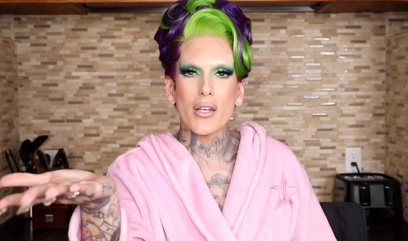 Jefree Star zdementował plotki o romansie z Kanye. Stwierdził, że raper nie jest w jego typie Jefree Star zdementował plotki o romansie z Kanye. Stwierdził, że raper nie jest w jego typie