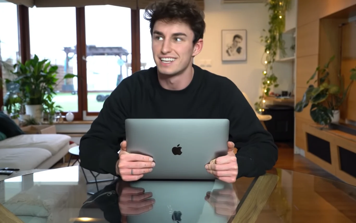 Lekko zestresowany Marcin Dubiel zaraz przed rozpoczęciem testu Lekko zestresowany Marcin Dubiel zaraz przed rozpoczęciem testu