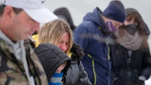 Rodzice tragicznie zmarłej Patrycji - Marzena Pałoń i Grzegorz Pałoń - w miejscu, gdzie znaleziono ciało 13-latki