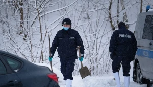 Policja podczas oględzin miejsca, gdzie znaleziono ciało 13-letniej Patrycji