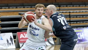 Geoffrey Groselle (z piłką)