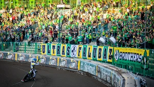 Żużel. Alfabet derbów Falubaz – Stal. Kierownik z torbą pieniędzy, a zarząd spędził noc na drzewie