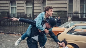 Olly Alexander w serialu "Bo to grzech"