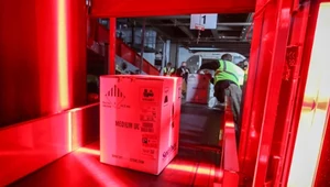 Rozładunek szczepionek Pfizera; zdj. ilustracyjne