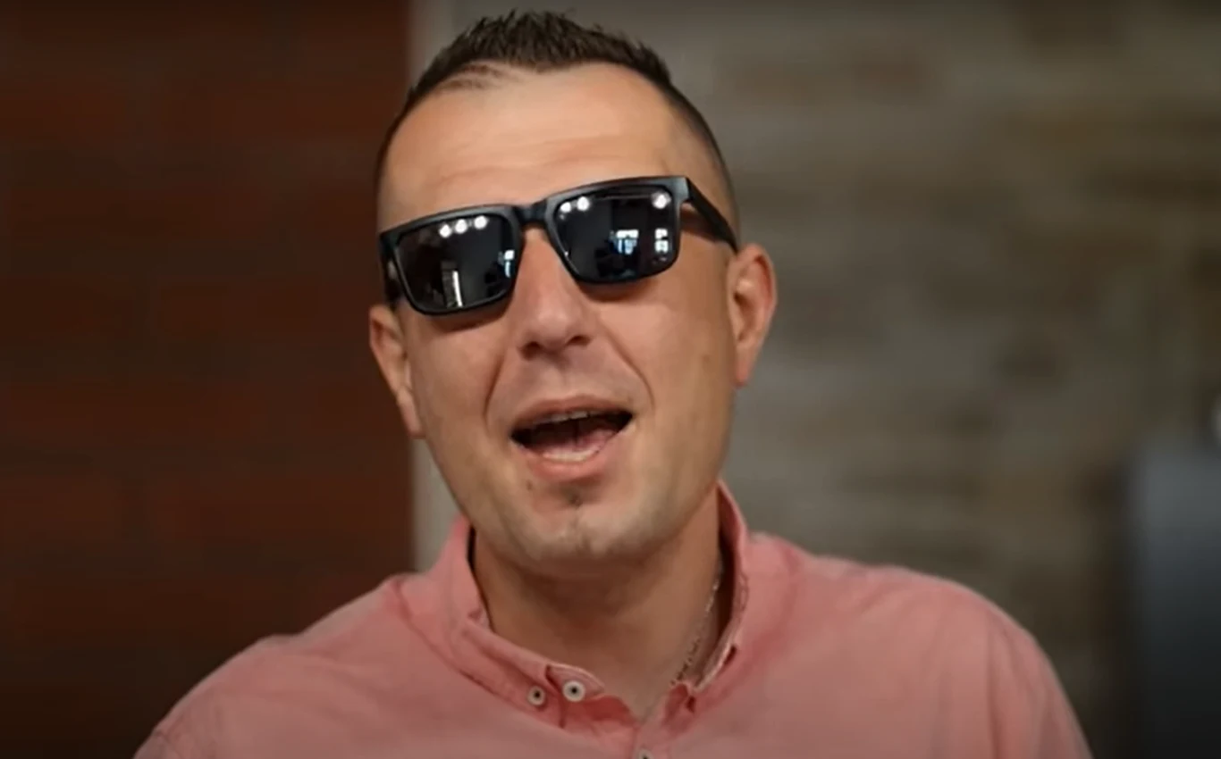 Łukasz Czyba w teledysku "Kebab" grupy Vipodance Łukasz Czyba w teledysku "Kebab" grupy Vipodance