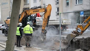 Na zdj. prace na ulicy Jagiellońskiej po awarii rury sieci ciepłowniczej (15.01.2021)