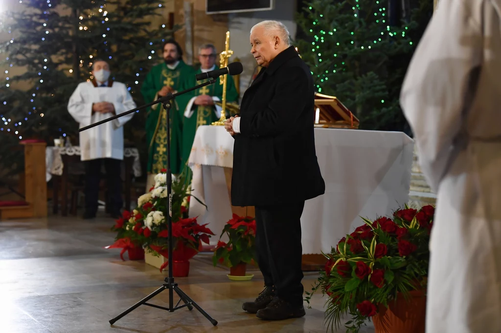 Jarosław Kaczyński w czasie mszy z okazji rocznicy śmierci jego matki Jadwigi