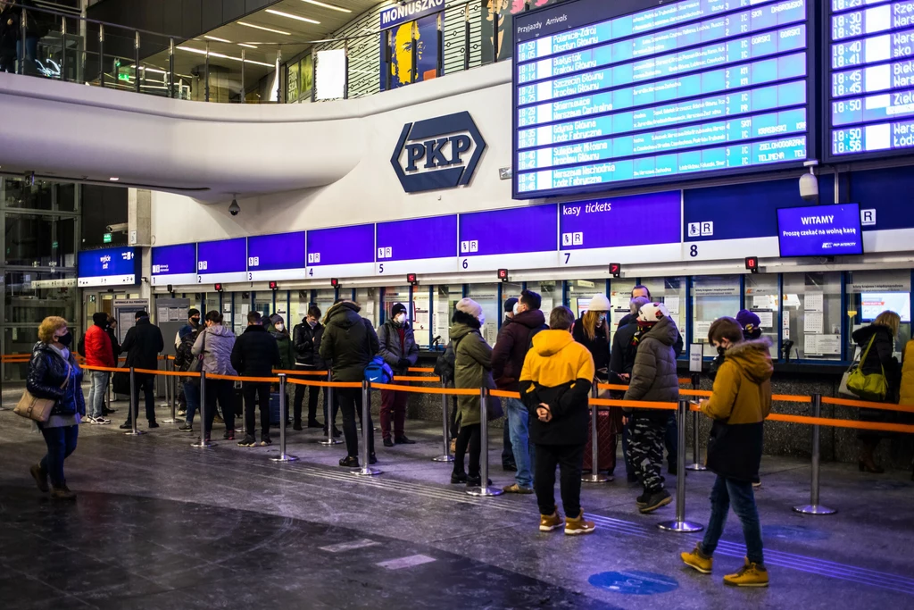 Ponad dwie godziny opóźnienia zanotowały w niedzielę niektóre pociągi, m.in. PKP Intercity