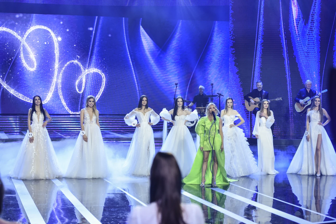 Podczas wyborów w jury zasiądały same kobiety: Ewa Wachowicz (Miss Polonia 1992, III wicemiss świata na Miss World oraz laureatka Miss Świata Studentek na World Miss University), Viola Piekut (ulubiona projektantka gwiazd), wokalistka Anna Wyszkoni (była Miss Nastolatek w swoim regionie), Joanna Liszowska (aktorka znana z m.in. serialu "Przyjaciółki") oraz byłe laureatki konkursu: Olga Buława, Katarzyna Krzeszowska, Magdalena Kasiborska i Elżbieta Sawerska. Podczas wyborów w jury zasiądały same kobiety: Ewa Wachowicz (Miss Polonia 1992, III wicemiss świata na Miss World oraz laureatka Miss Świata Studentek na World Miss University), Viola Piekut (ulubiona projektantka gwiazd), wokalistka Anna Wyszkoni (była Miss Nastolatek w swoim regionie), Joanna Liszowska (aktorka znana z m.in. serialu "Przyjaciółki") oraz byłe laureatki konkursu: Olga Buława, Katarzyna Krzeszowska, Magdalena Kasiborska i Elżbieta Sawerska.