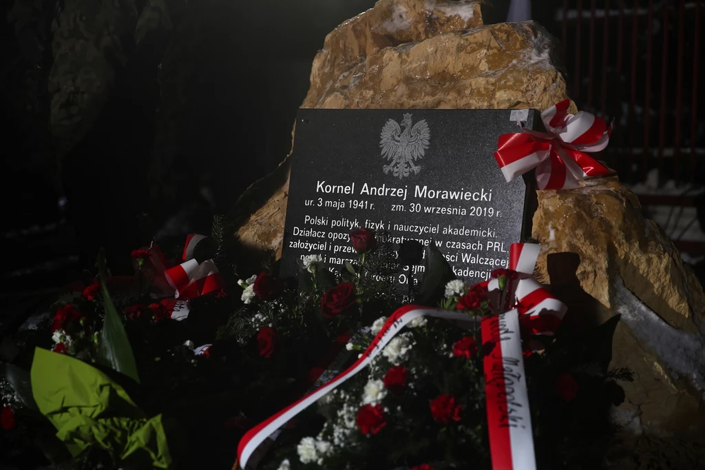 Tablica poświęcona pamięci Kornela Morawieckiego