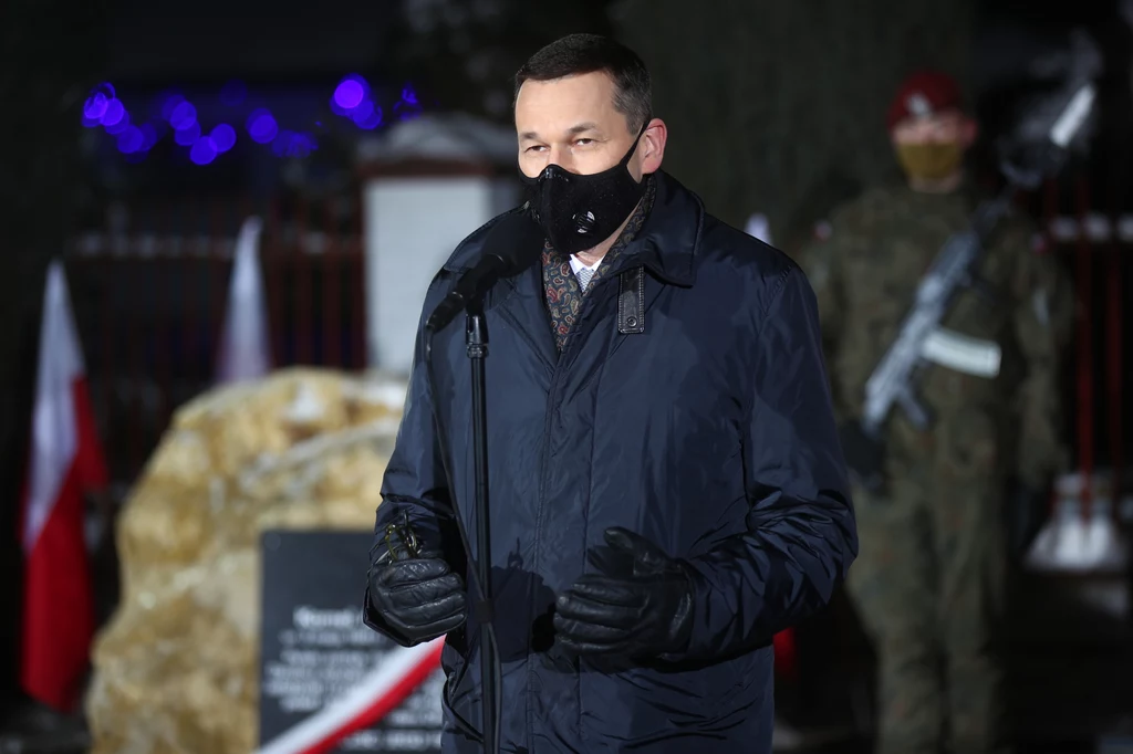 Premier Mateusz Morawiecki podczas uroczystości odsłonięcia tablicy