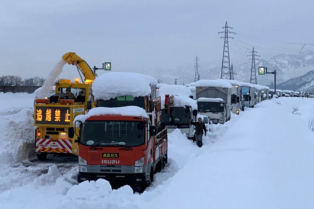 Japonia: Karambol na zaśnieżonej autostradzie, zdj. ilustracyjne Japonia: Karambol na zaśnieżonej autostradzie, zdj. ilustracyjne