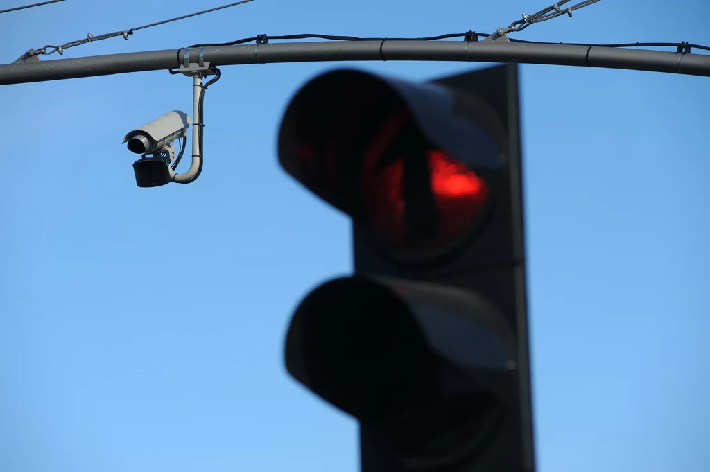 Nowe urządzenia mają monitorować wjazd na czerwonym świetle