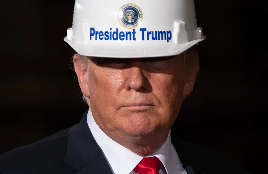 Donald Trump podczas spotkania z pracownikami przemysłu stalowego w Illinois, lipiec 2018 Donald Trump podczas spotkania z pracownikami przemysłu stalowego w Illinois, lipiec 2018