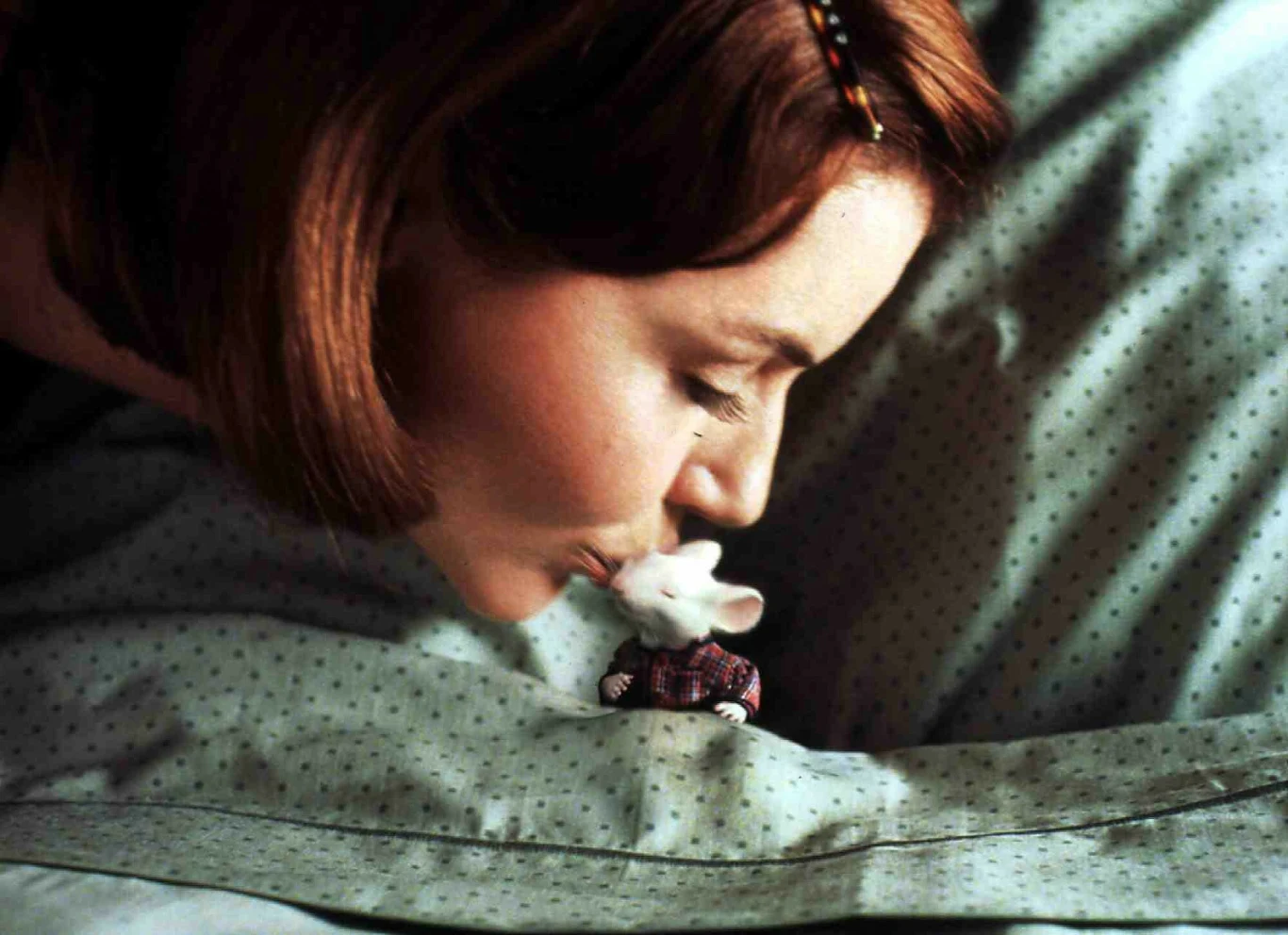 "Stuart Malutki" (1999) to słynny film familijny końca lat 90. Opowieść o rodzinie, która zdecydowała się na adopcję... mówiącej myszy, okazała się jednym z najbardziej kasowych tytułów roku. Za rolę "matki" Stuarta, Geena otrzymała nominację do Saturnów (nagrody dla najlepszych filmów science-fiction i fantasy). Produkcja cieszyła się tak dużą popularnością, że w 2002 roku powstał jej sequel, w którym Davis powtórzyła kreację Eleanor Little.