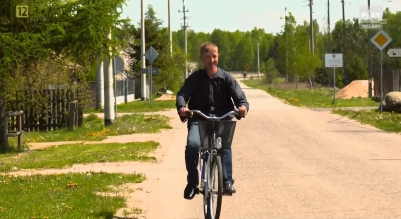 Andrzej "Andelek" Kuta po rodzinnej miejscowości porusza się na niemal zawsze na rowerze Andrzej "Andelek" Kuta po rodzinnej miejscowości porusza się na niemal zawsze na rowerze
