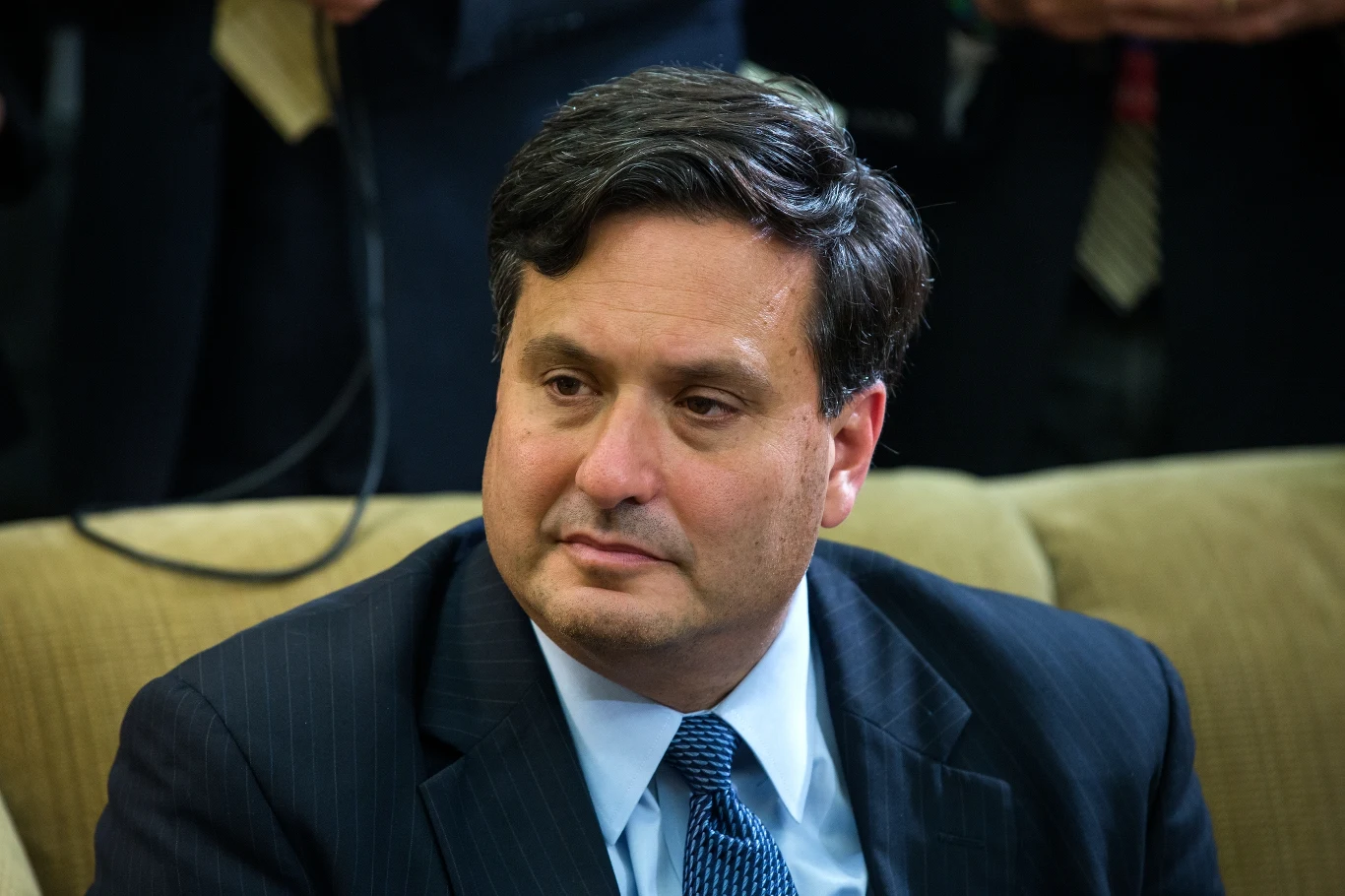 Ron Klain - szef personelu Białego Domu, 59 lat. Od dawna jeden z najbardziej zaufanych współpracowników Joe Bidena, a wcześniej Ala Gore'a. W filmie "Decydujący głos" sportretował go Kevin Spacey