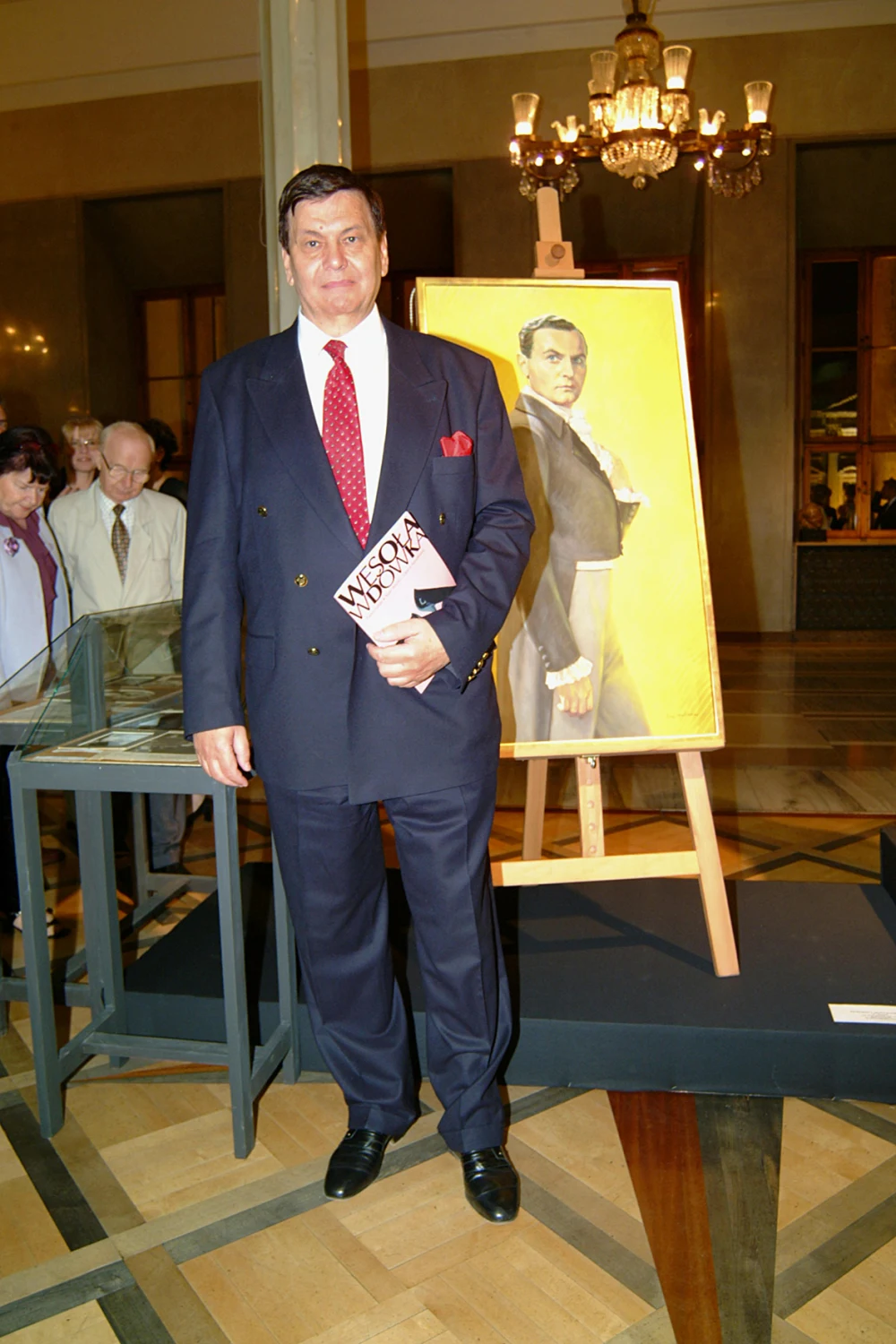 W plebiscycie "Koniec wieku" zorganizowanym przez "Politykę" zaliczony został do grona dziesięciu największych osobowości telewizyjnych XX stulecia. Jesienią 2002 roku podczas gali z okazji 50-lecia TVP otrzymał statuetkę i tytuł "Gwiazda Telewizji Polskiej". W 2011 r. otrzymał Złoty Medal "Zasłużony Kulturze Gloria Artis".