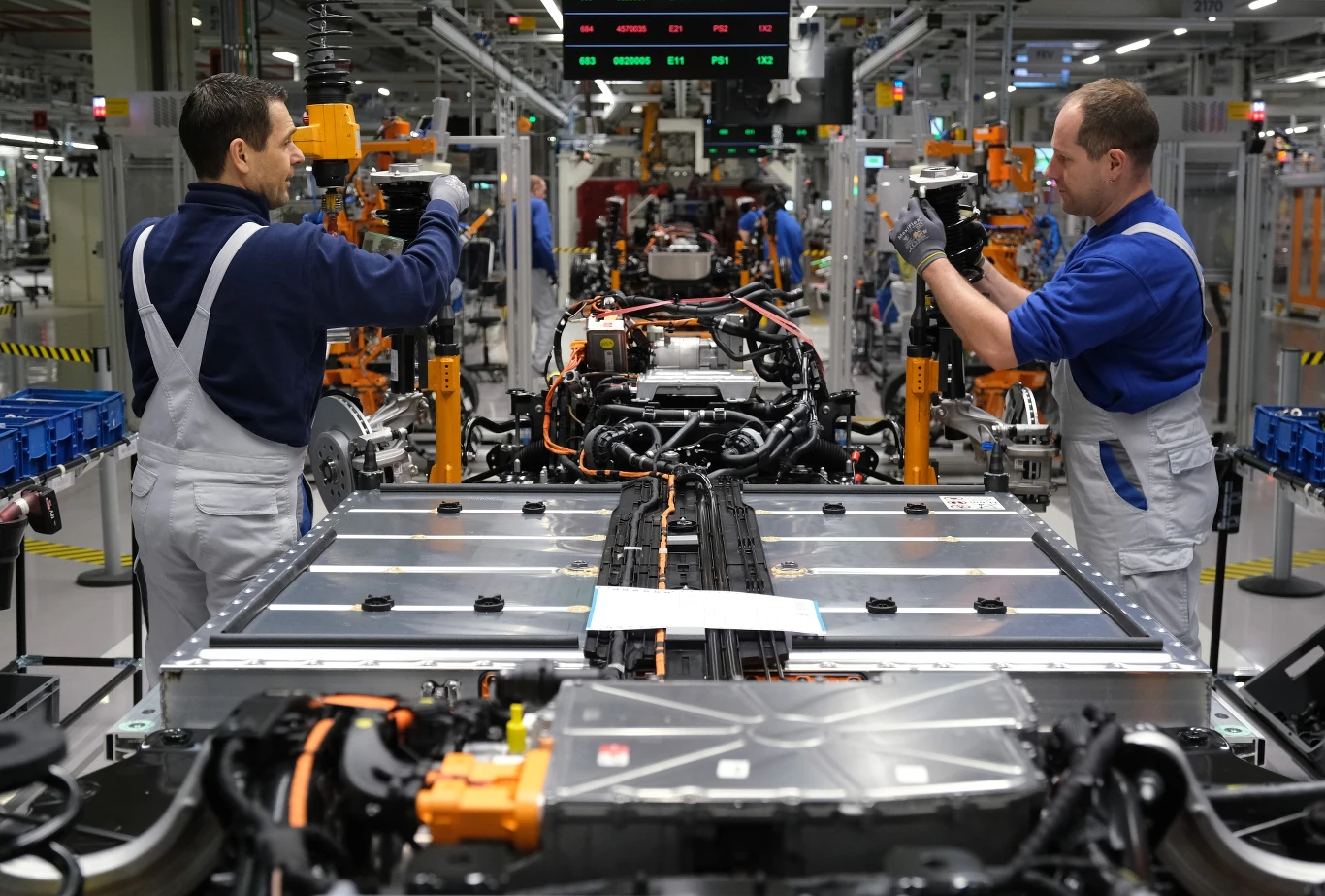 Wielkość baterii i czas ich ładowania to największy problem aut elektrycznych