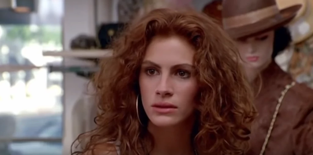 Pamiętacie scenę z filmu "Pretty woman", w której główna bohaterka nie została obsłużona przez ekspedientki, bo źle wyglądała?