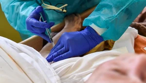 Na zdj. szczepienia pensjonariuszy domów pomocy społecznej przeciw COVID-19