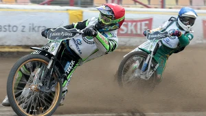 Żużel. Lewis Bridger miał fantazję. Pędzili 150 kilometrów na godzinę, a on wyrzucał tacki przez okno