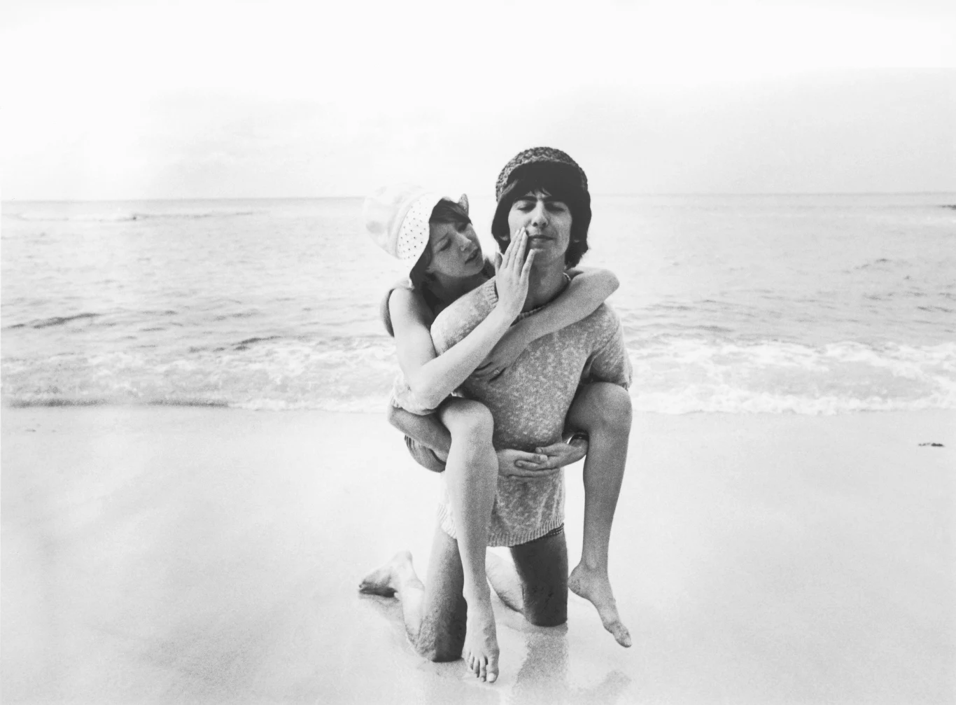 Po zakończeniu trasy The Beatles, Harrison i Boyd spędzili sześć tygodni w Indiach, jako goście tamtejszego muzyka Raviego Shankara. To właśnie on uczył George'a gry na sitarze. Małżeństwo tam mocno zainteresowało się jogą, wegetarianizmem i hinduskim mistycyzmem. To Boyd zachęciła muzyków The Beatles do spotkania z hinduskim guru Maharashi Mahesh Yogim. Spotkanie z Yogim i wizyta w Indiach mocno wpłynęła na twórczość Fab Four, szczególnie na płycie "The Beatles", zwanej po prostu "Białym Albumem". George Harrison i Patti Boyd podczas miesiąca miodowego na Barbadosie.