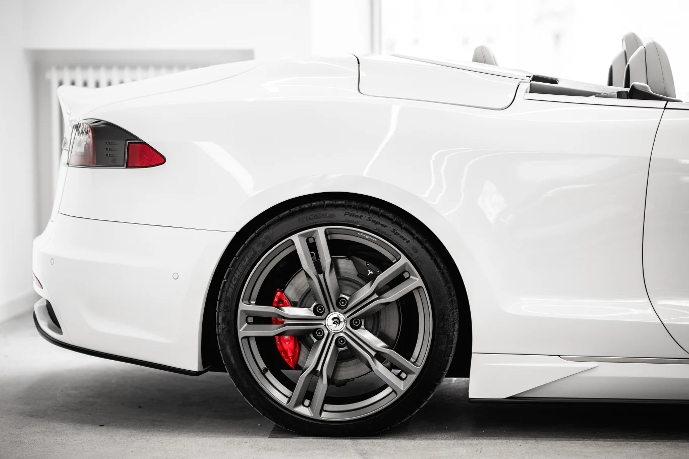 Tesla Model S od Ares Design