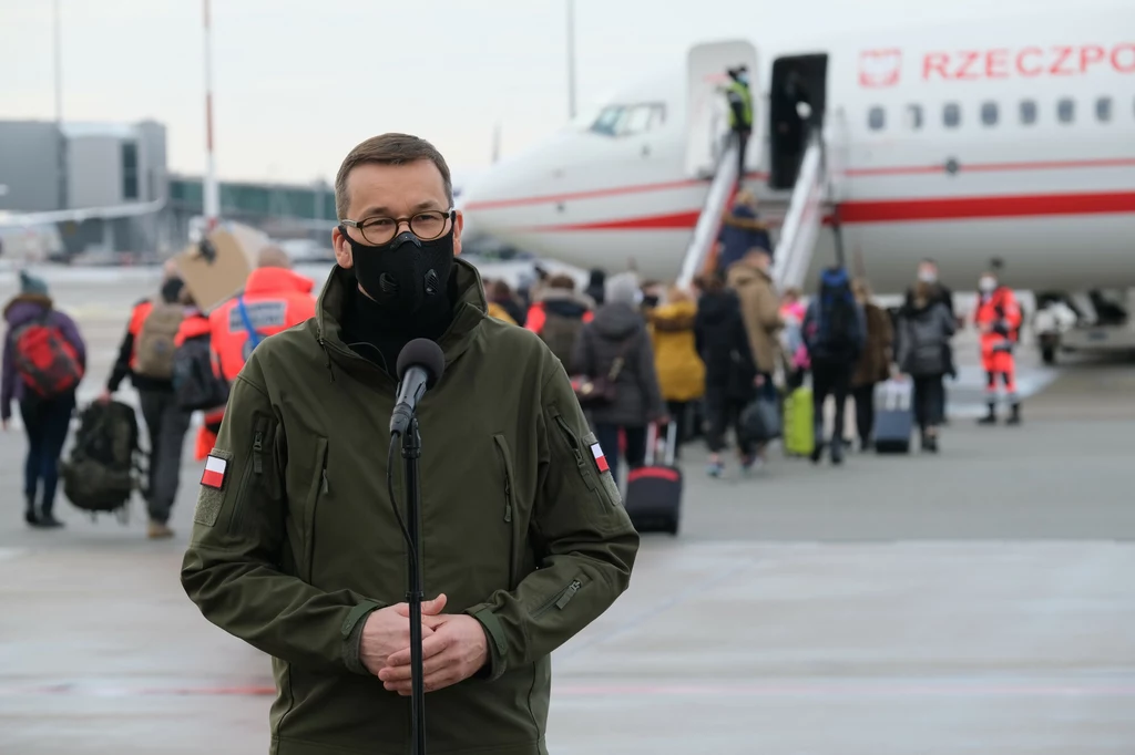 Premier Mateusz Morawiecki na lotnisku wojskowym na Okęciu Premier Mateusz Morawiecki na lotnisku wojskowym na Okęciu