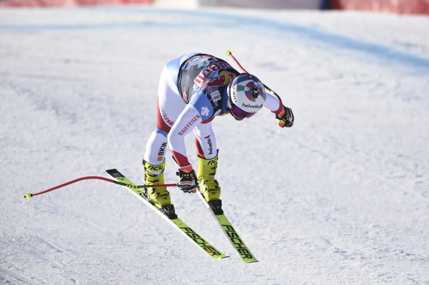 Kryenbuehl był przez kilkanaście minut opatrywany na stoku. Kryenbuehl był przez kilkanaście minut opatrywany na stoku.