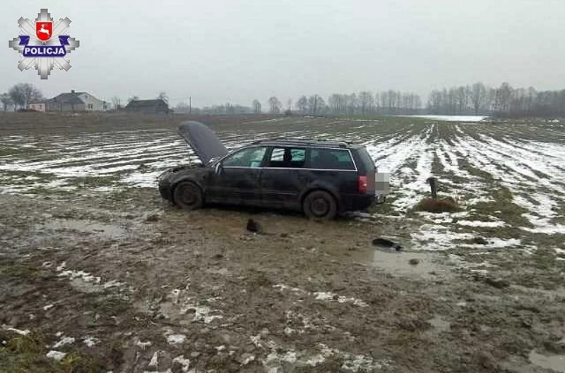 Samochód zjechał w pole kierowca nie żyje