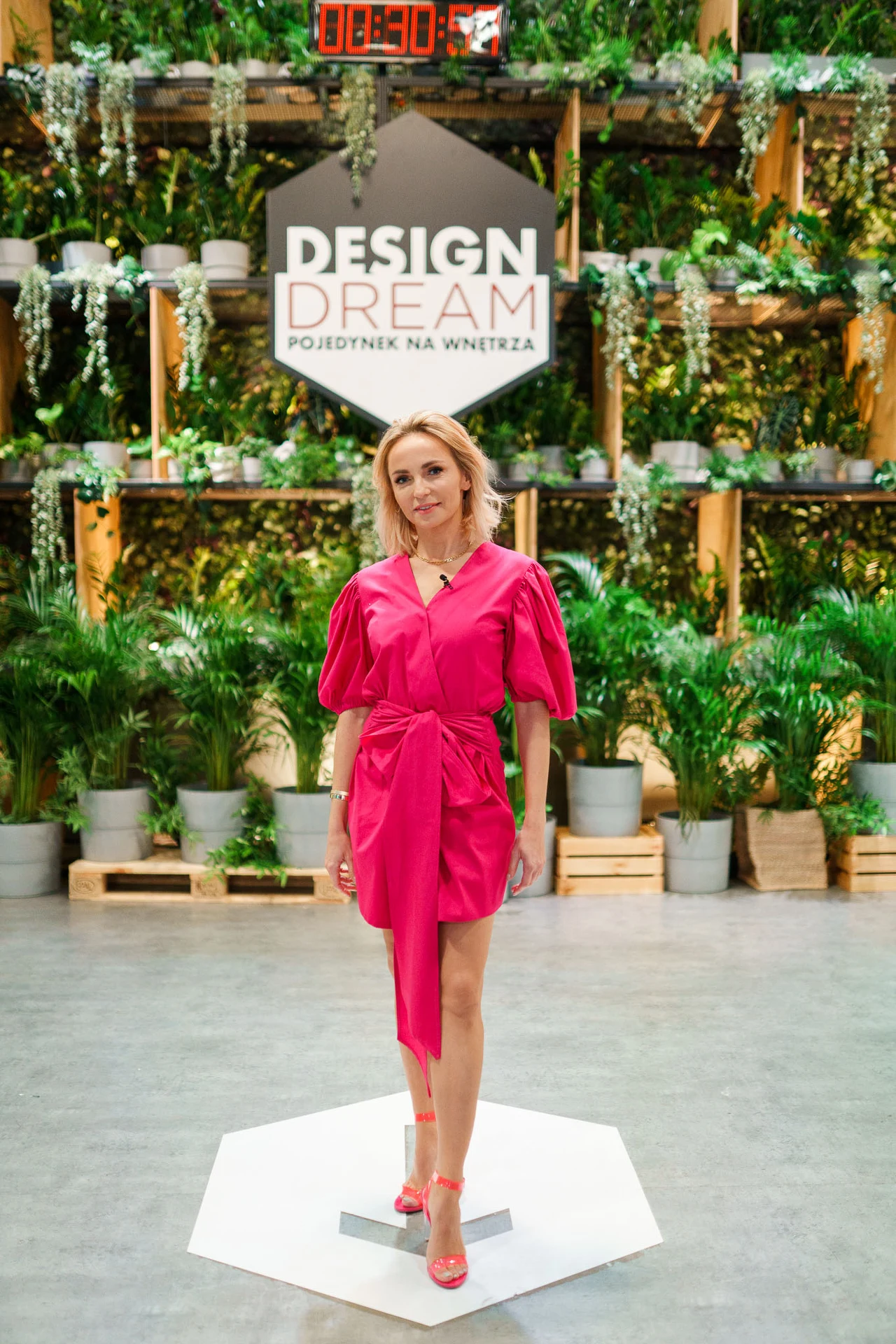 Anna Wyszkoni na planie nowego programu.