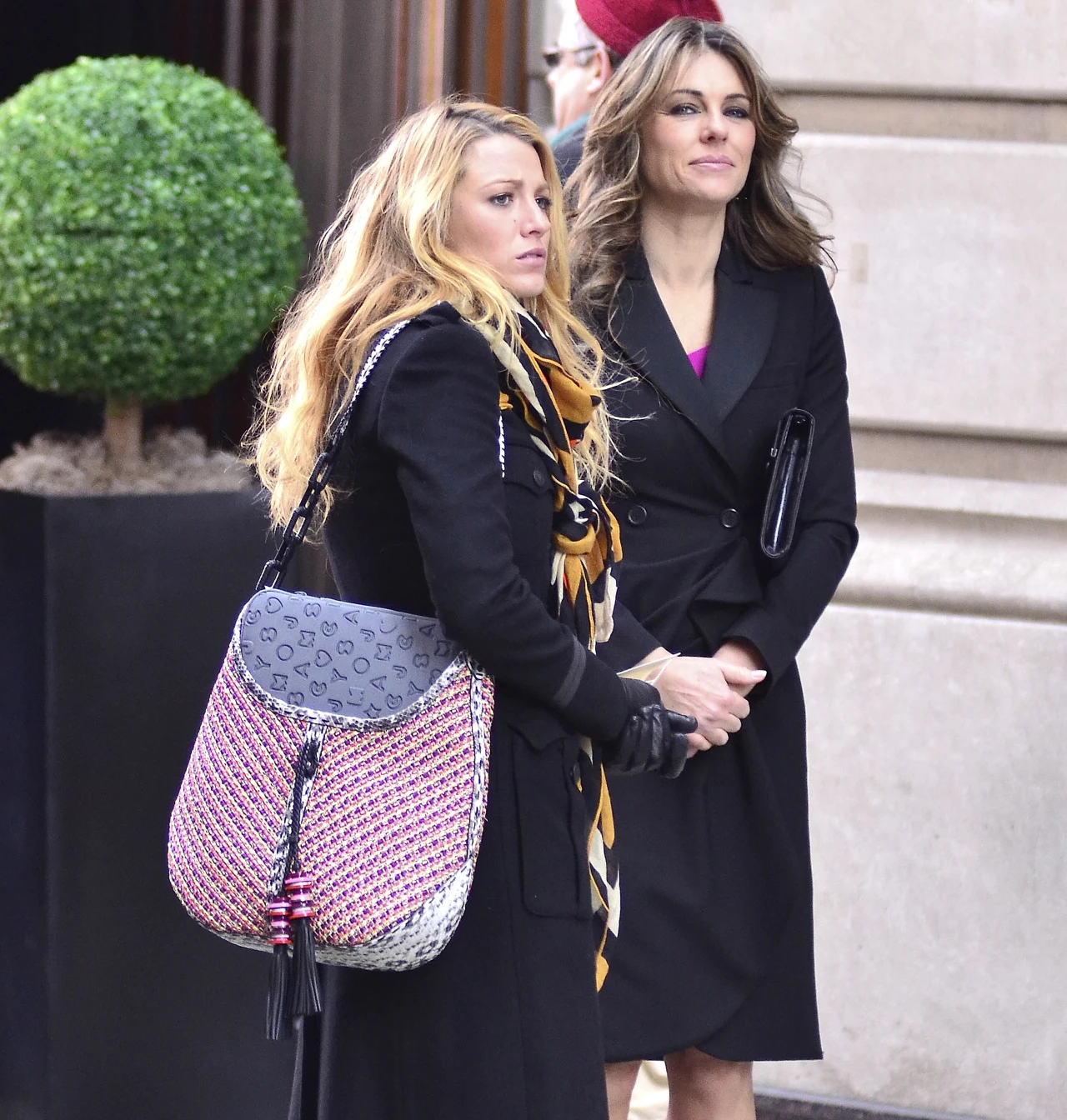 Elizabeth Hurley i Blake Lively na planie "Plotkary" Elizabeth Hurley i Blake Lively na planie "Plotkary"