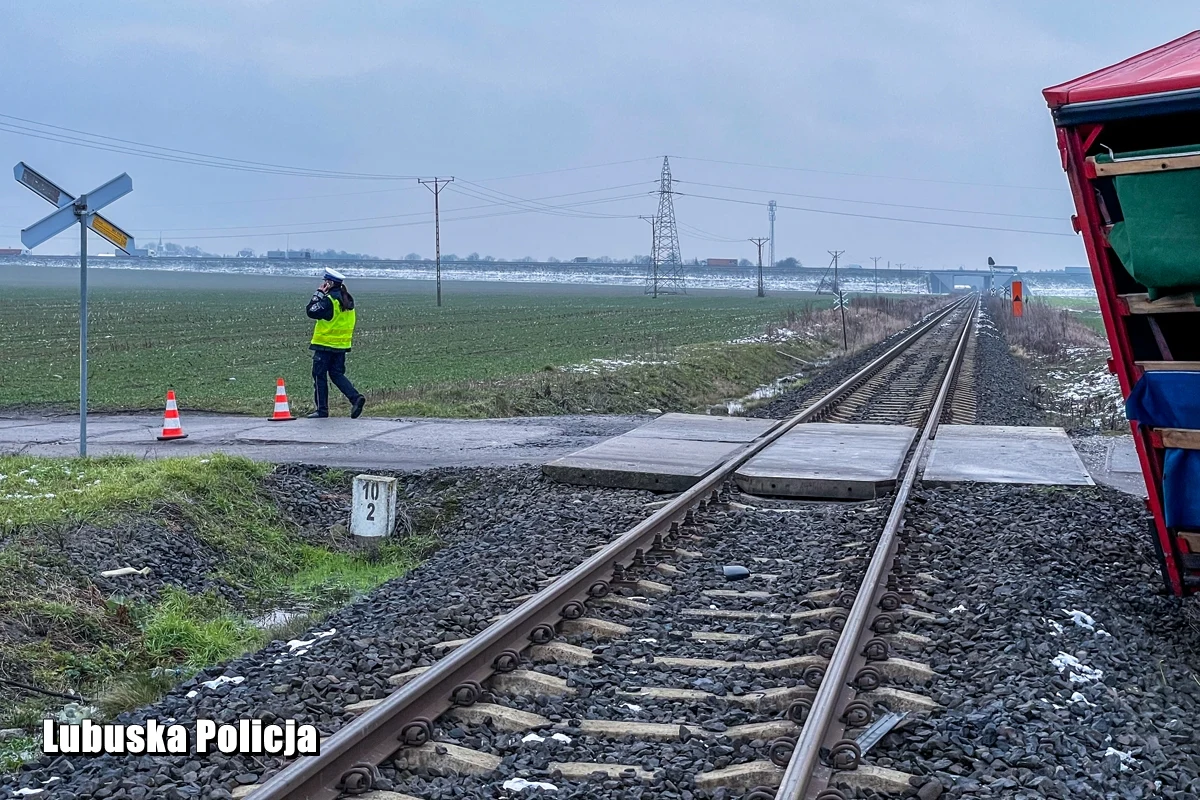 Do wypadku doszło na niestrzeżonym przejeździe, na którym była doskonała widoczność