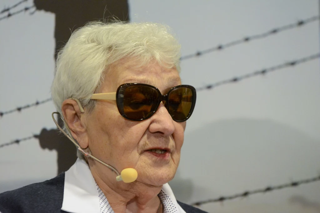Zdzisława Włodarczyk podczas spotkania z byłymi więźniami obozu Auschwitz-Birkenau, które odbyło się w 2020 roku Zdzisława Włodarczyk podczas spotkania z byłymi więźniami obozu Auschwitz-Birkenau, które odbyło się w 2020 roku