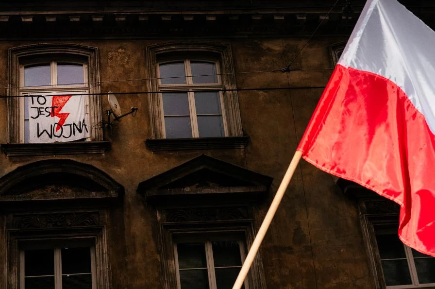 Na ulicach polskich miast znów odbywają się protesty Strajku Kobiet Na ulicach polskich miast znów odbywają się protesty Strajku Kobiet