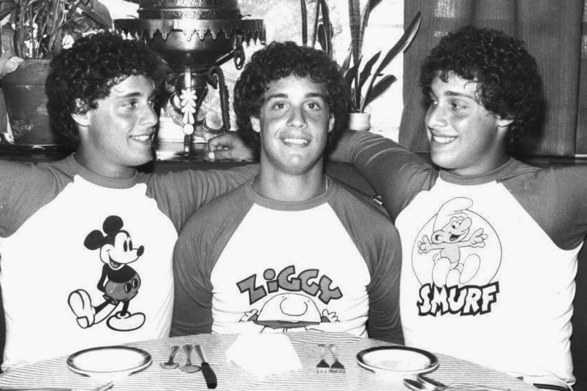 Bohaterowie filmu "Bliscy nieznajomi" (fot. z profilu filmu "Three Identical Strangers" na Facebooku)
